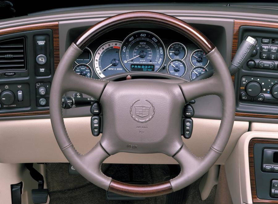  Cadillac Escalade 2002 года  (фото 10 из 47)